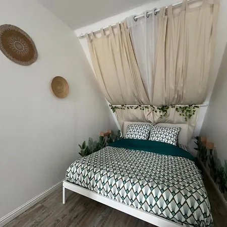 Le Nid - Charmante Petite Maison Avec Balneo Gambais