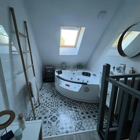 Дом отдыха Le Nid - Charmante Petite Maison Avec Balneo *