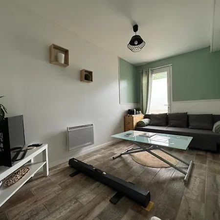 Дом отдыха Le Nid - Charmante Petite Maison Avec Balneo Gambais