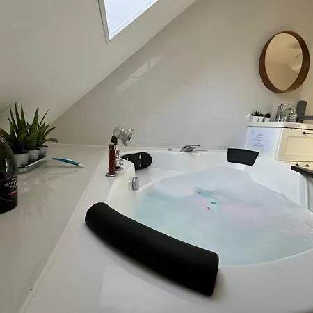 Дом отдыха Le Nid - Charmante Petite Maison Avec Balneo *