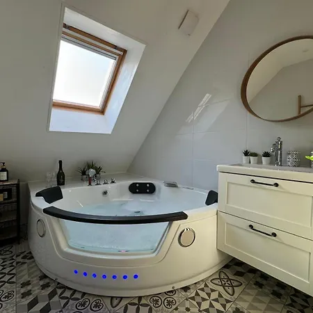 Le Nid - Charmante Petite Maison Avec Balneo